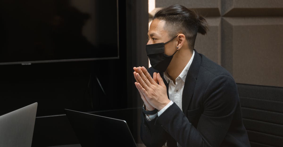 西部数码实名账号:实名认证,在社交网络中的应用